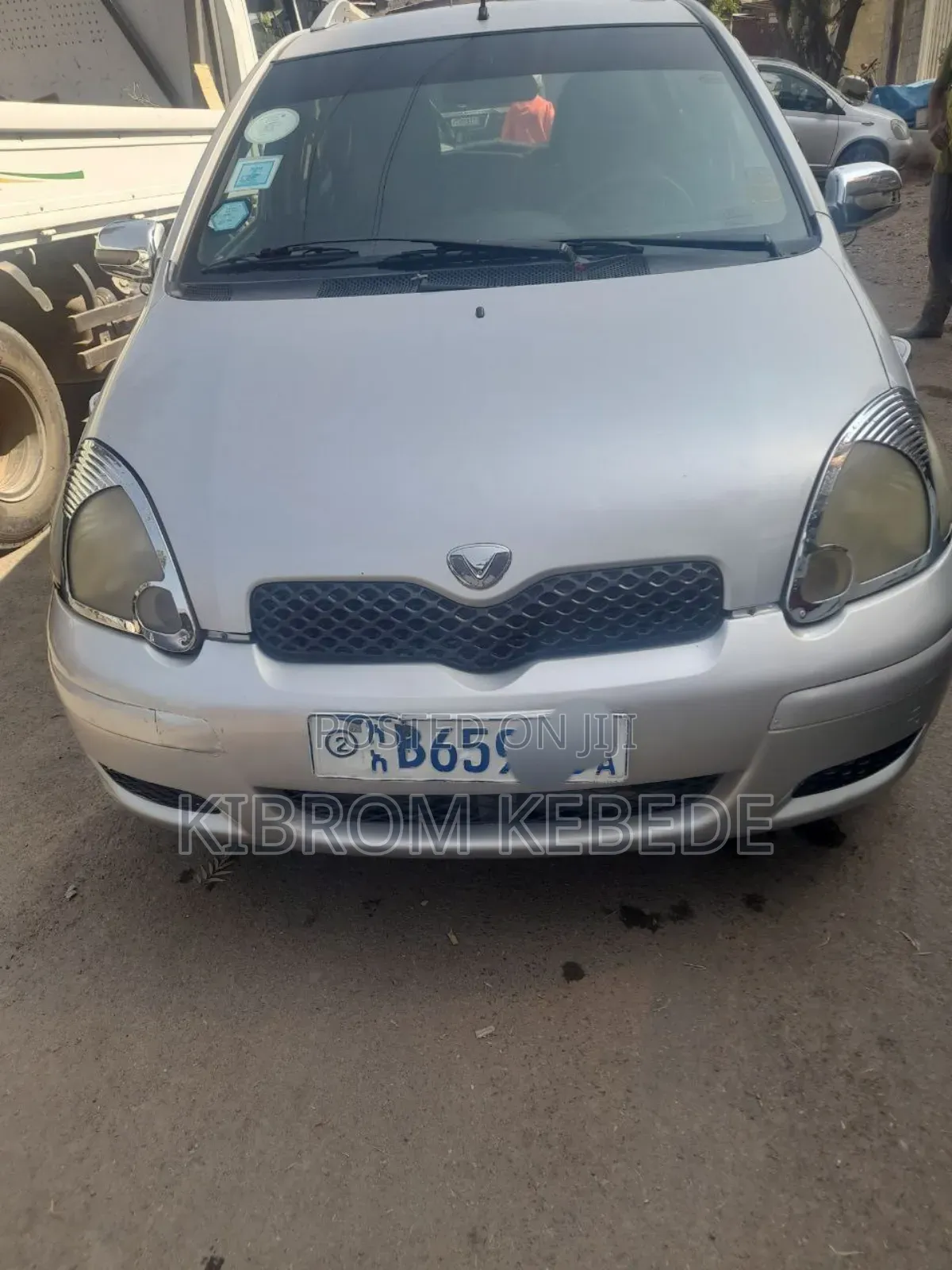 Toyota Vitz 2002 Silver