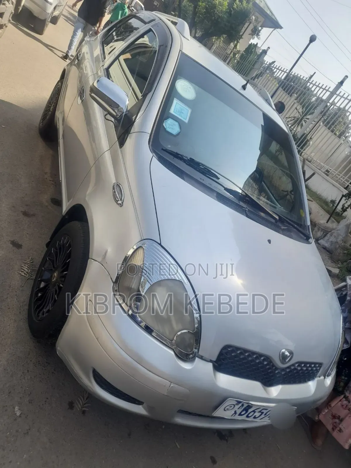 Toyota Vitz 2002 Silver