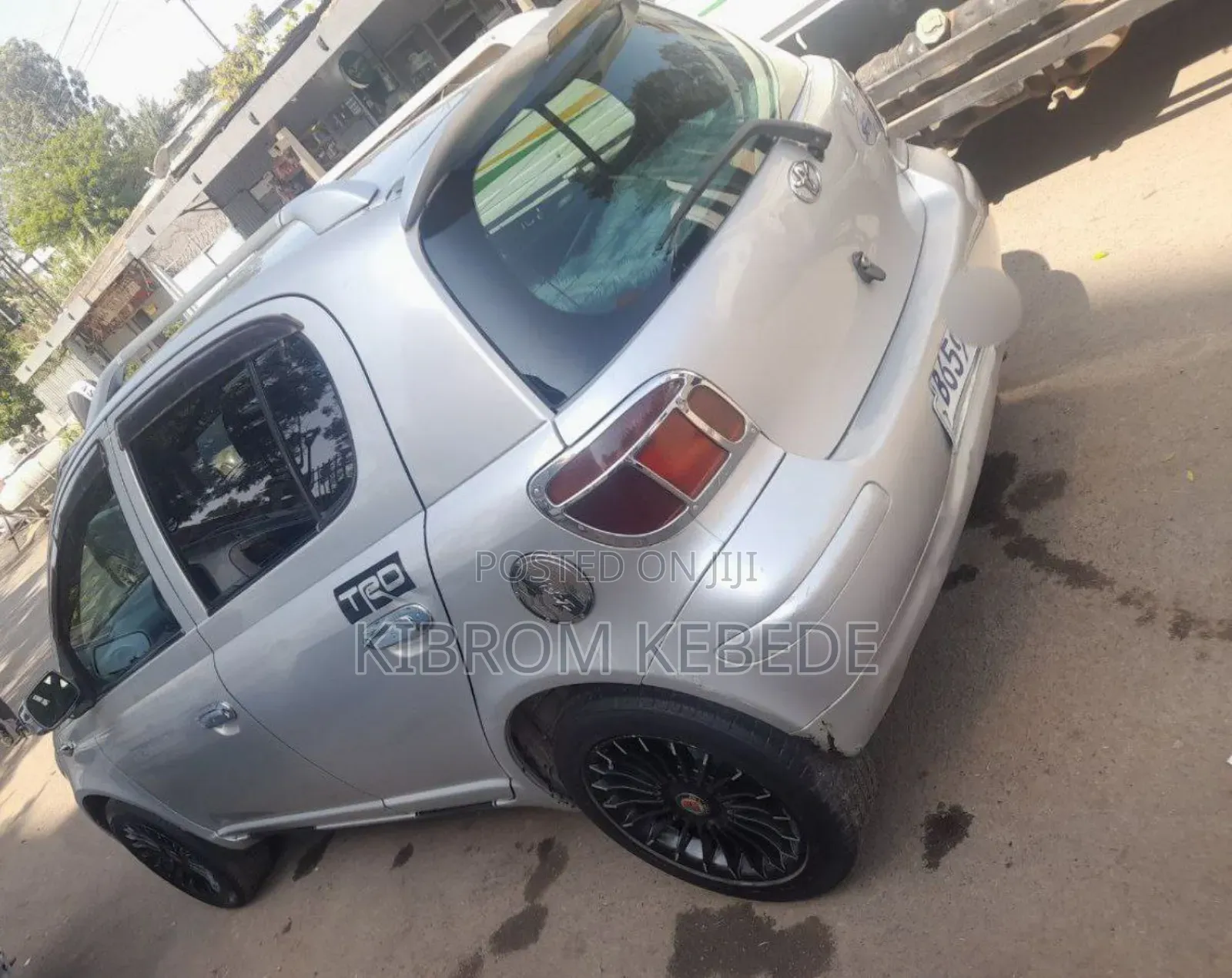 Toyota Vitz 2002 Silver