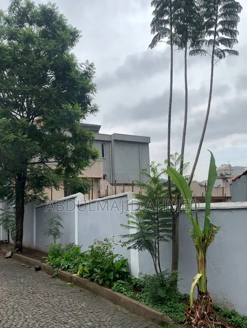 Furnished 6bdrm House in Megenagna,Shola, Yeka for sale