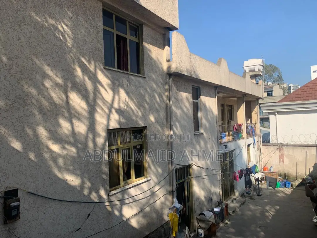 Furnished 6bdrm House in Megenagna,Shola, Yeka for sale