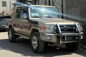 Photo - Toyota Land Cruiser 2016 Gold