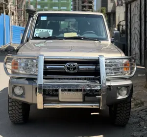 Toyota Land Cruiser 2016 Gold