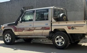 Toyota Land Cruiser 2016 Gold