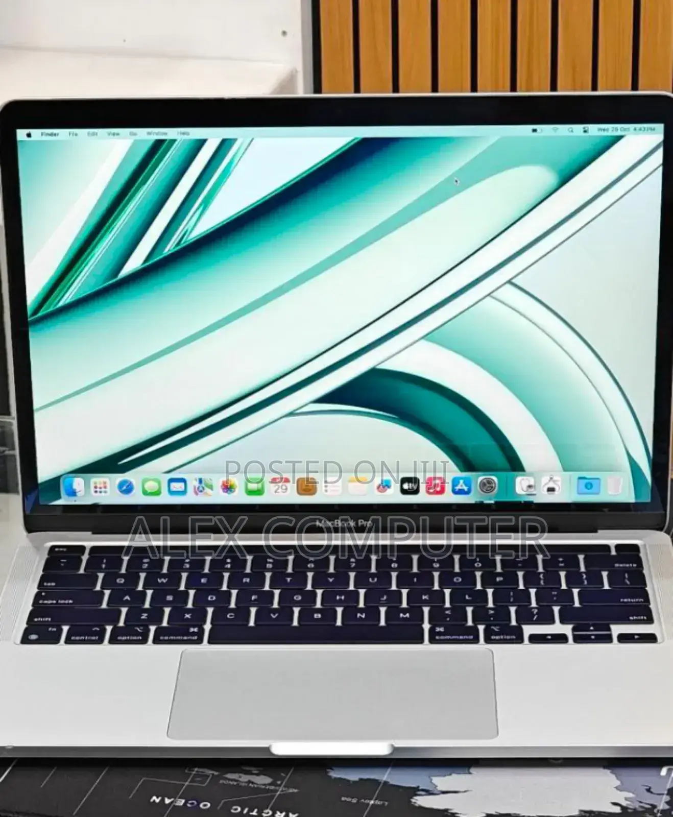 New Laptop Apple MacBook Pro 2022 M2 8GB Apple M2 SSD 256GB