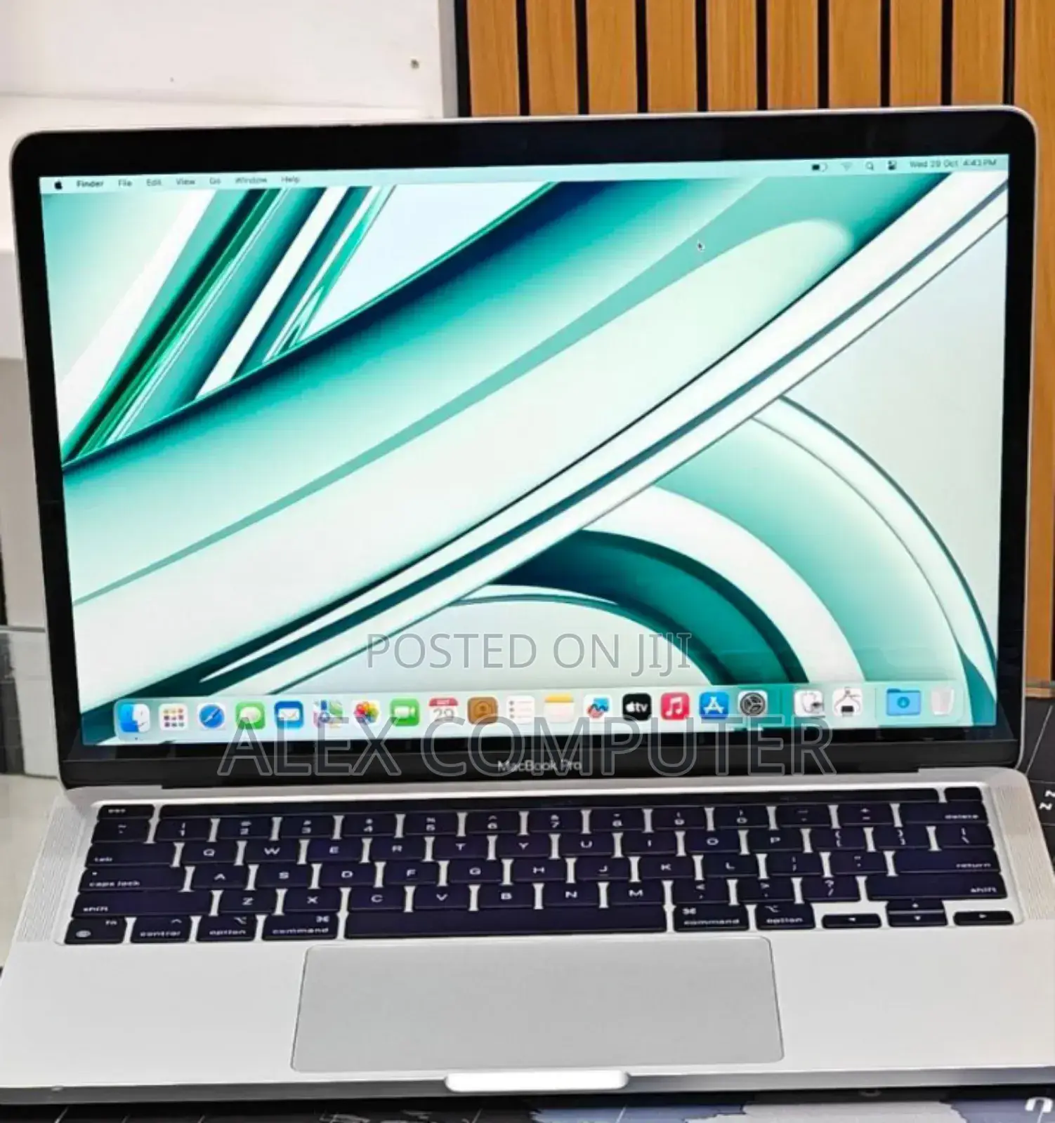 New Laptop Apple MacBook Pro 2022 M2 8GB Apple M2 SSD 256GB