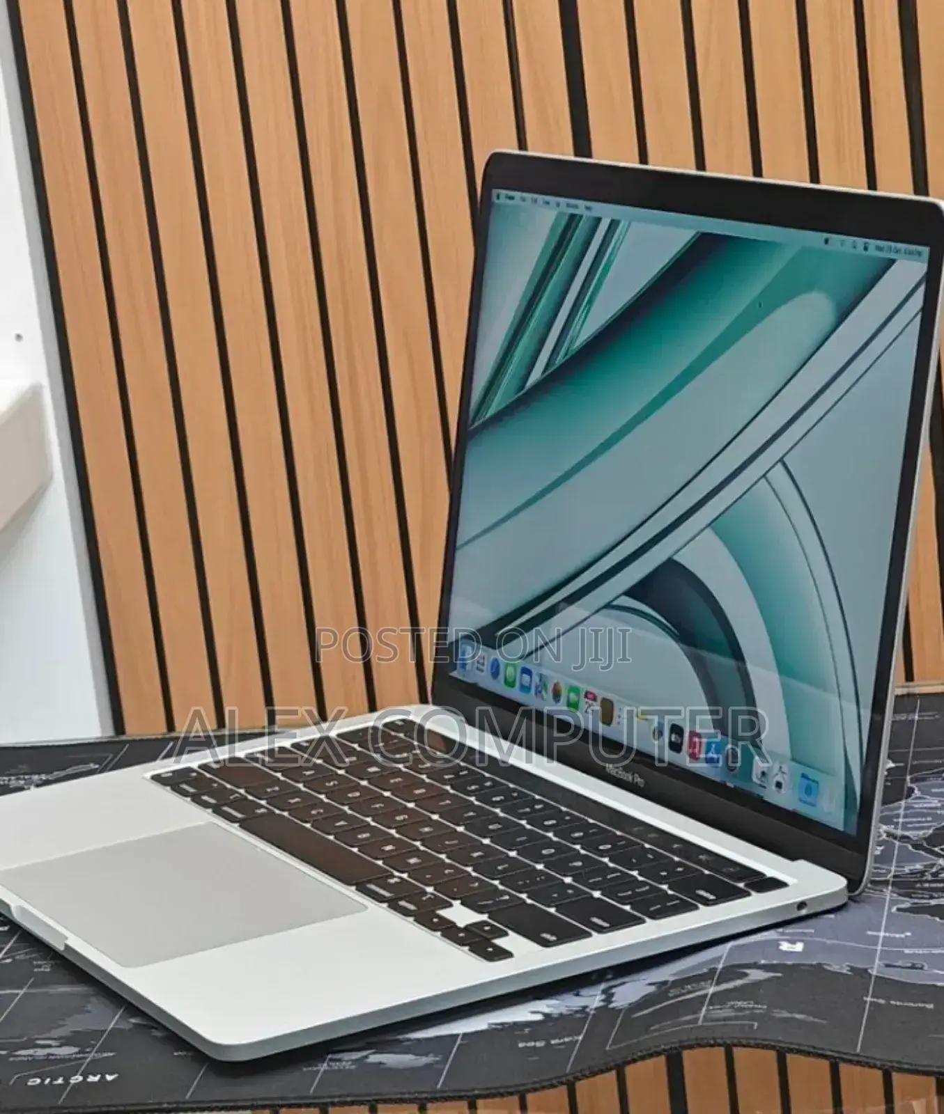 New Laptop Apple MacBook Pro 2022 M2 8GB Apple M2 SSD 256GB