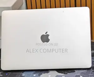 New Laptop Apple MacBook Pro 2022 M2 8GB Apple M2 SSD 256GB
