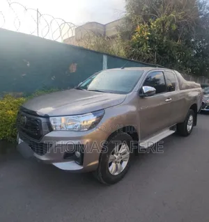 Photo - Toyota Hilux 2019 Gray