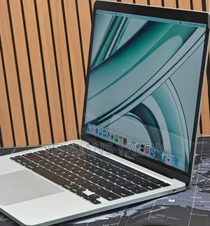 New Laptop Apple MacBook Pro 2022 M2 8GB Apple M2 SSD 256GB