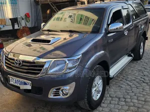 Toyota Hilux 2012 Gray