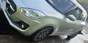 Suzuki Swift 2022 Silver