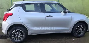 Suzuki Swift 2022 Silver