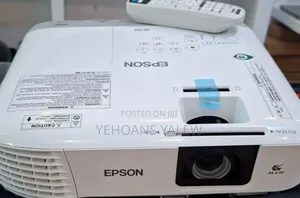 Brand New Epson Projector Has Remote and Bag Model