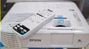 Brand New Epson Projector Has Remote and Bag Model