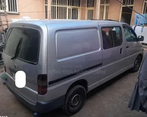 Toyota HiAce 2004 Silver