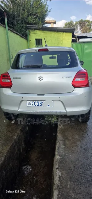 Suzuki Swift 2022 Silver