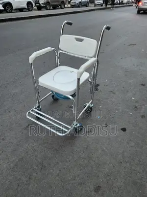 Photo - Commode Strong Comfortable Wheelchair者或wheelchair短片medical Wheelchair