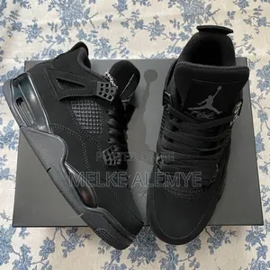 Photo - Jordan 4 Black Cat