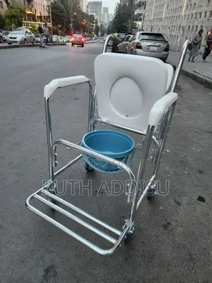 Photo - Commode With Popo Bucket Wheelchair癲癇wheelchair奢求commode Wheelchair