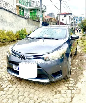 Toyota Yaris 2016 Maroon