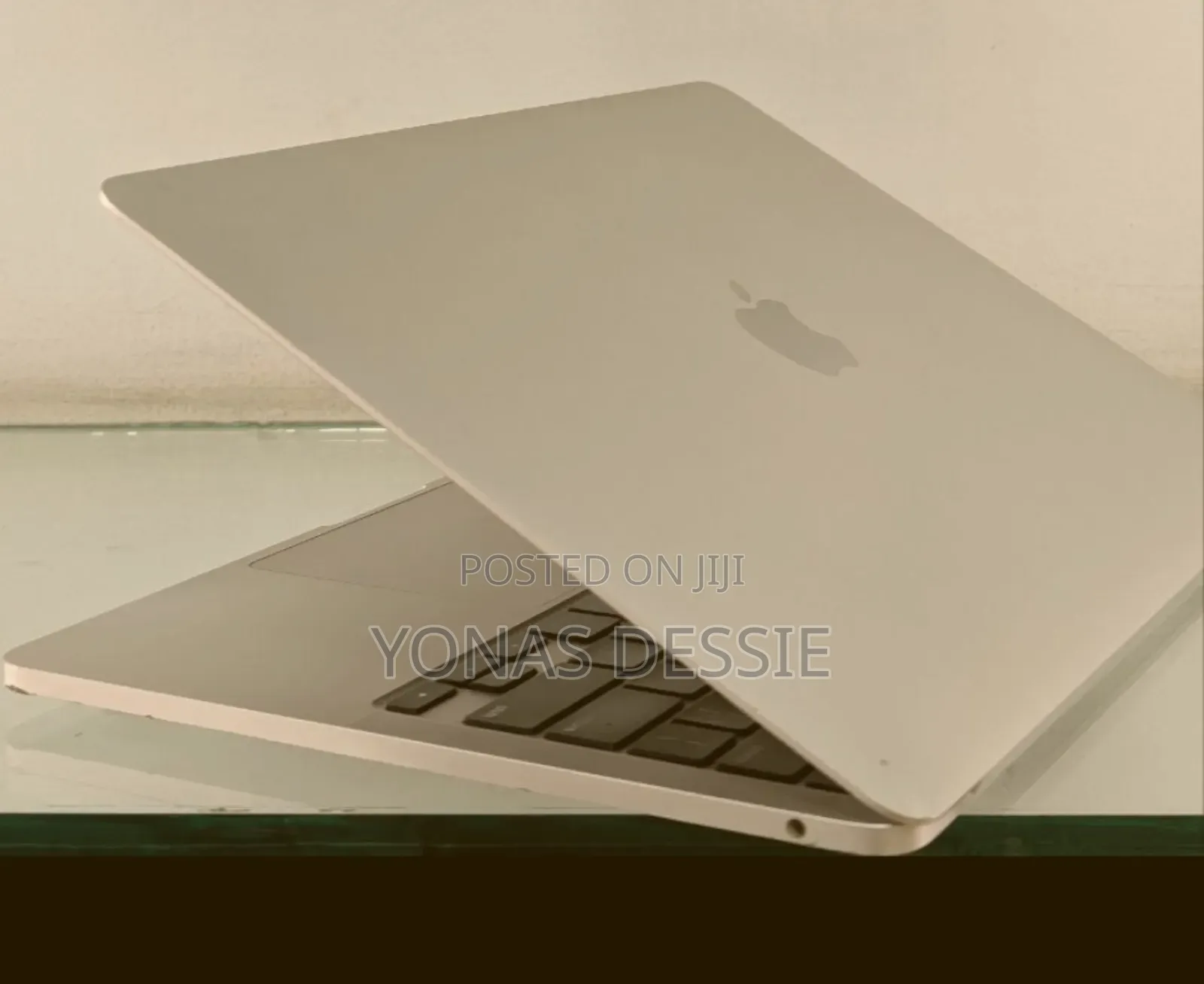 New Laptop Apple MacBook Pro 2022 M2 8GB SSD 256GB