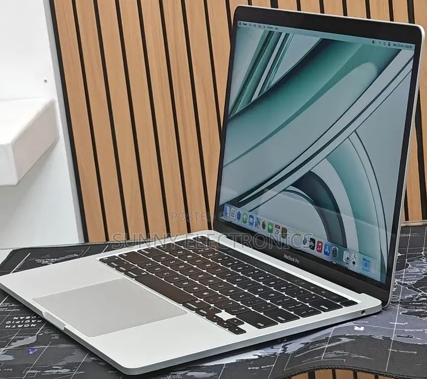 New Laptop Apple MacBook Pro 2022 M2 8GB Apple M2 SSD 256GB