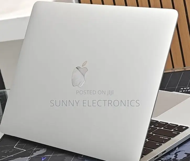 New Laptop Apple MacBook Pro 2022 M2 8GB Apple M2 SSD 256GB