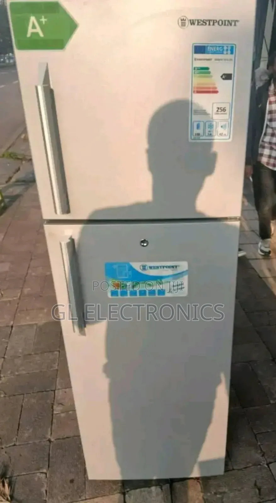 West Point Refergrator 300 Litur