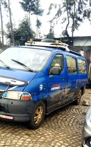 Toyota HiAce 2005 Blue