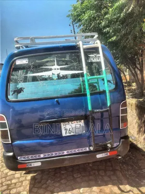Toyota HiAce 2005 Blue