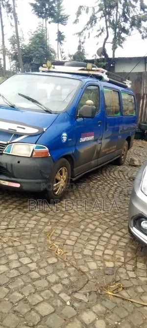 Toyota HiAce 2005 Blue