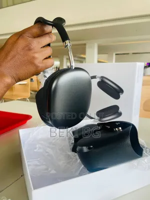 Photo - Apple Airpod Max With Case