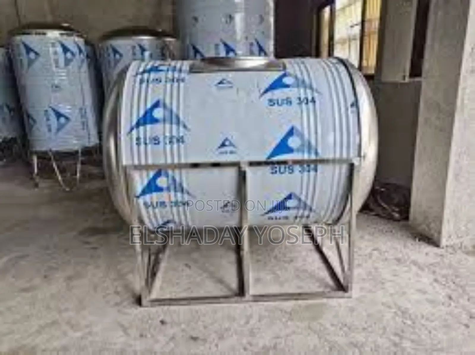 Round Horizontal Style Stainless Steel Water Tanker