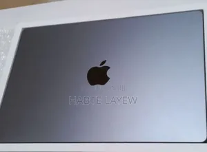 Photo - New Laptop Apple MacBook 8GB Apple M3 SSD 512GB