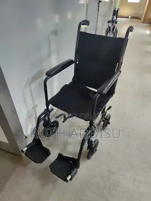 Four Mini Wheel Wheelchair奔馳wheelchair寄生wheelchair映像wheelchair Medical