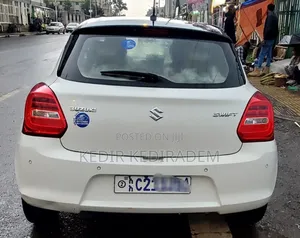 Suzuki Swift 2022 White