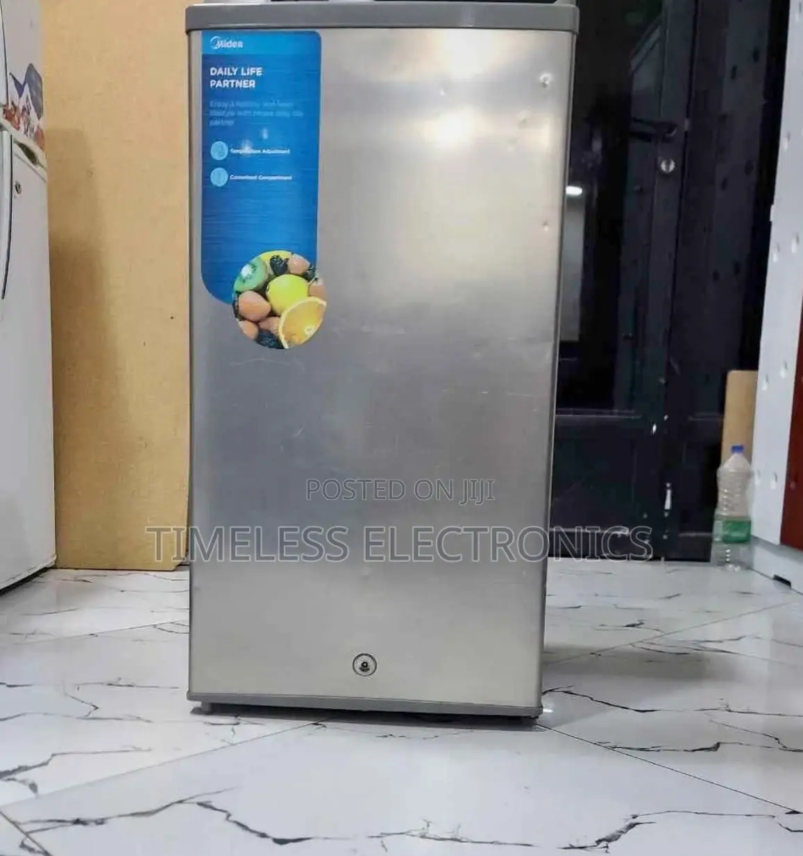 Midea Mini Refrigerator – Compact Convenient!