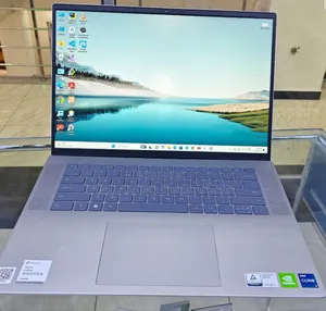 New Laptop Dell Inspiron 16 5620 16GB Intel Core I7 SSD 512GB