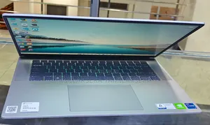 New Laptop Dell Inspiron 16 5620 16GB Intel Core I7 SSD 512GB