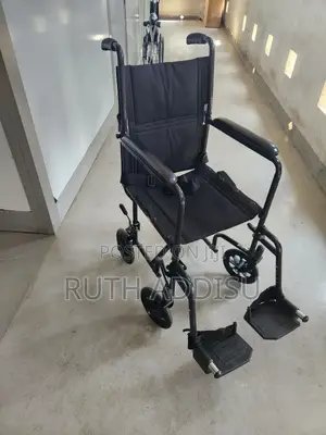 Photo - Four Wheel Two Brakes Wheelchair轟出wheelchair考慮wheelchair傳媒wheelchair