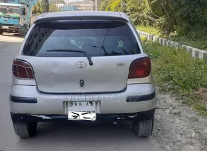 Toyota Vitz 2002 Ivory