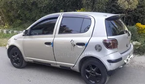 Toyota Vitz 2002 Ivory