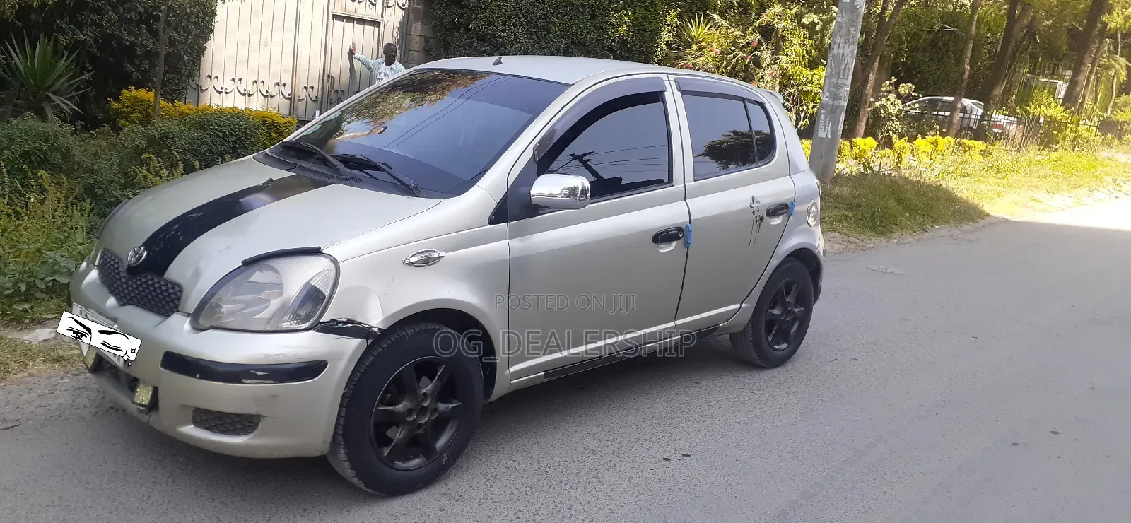 Toyota Vitz 2002 Ivory