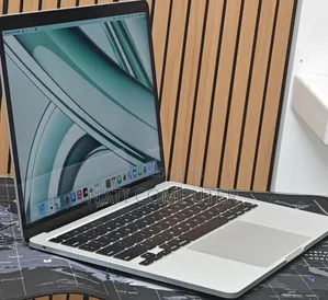 New Laptop Apple MacBook Air 2022 M2 8GB Intel Core I5 SSD 256GB