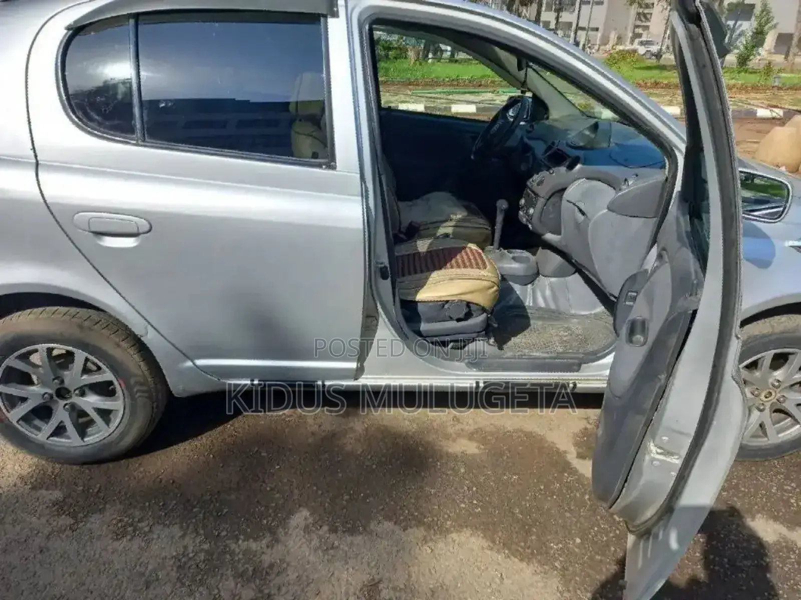 Toyota Vitz 2004 Silver