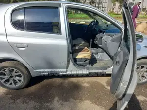 Toyota Vitz 2004 Silver