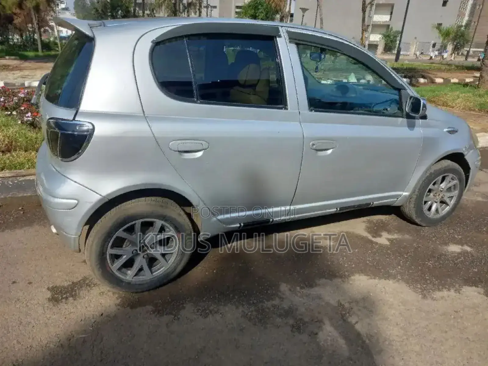 Toyota Vitz 2004 Silver