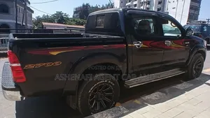 Toyota Hilux 3.0 D-4D 4x4 2013 Black