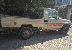 Toyota Land Cruiser 2006 Gold